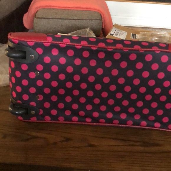 Gloria Vanderbilt — Polka Dot Rolling Duffel - Picture 4 of 6